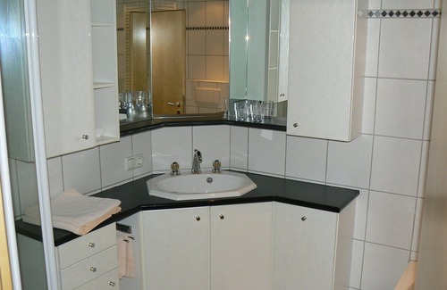 Oedingen Hotel | Spacious Apartment Hildegard with Ocean View & Breakfast