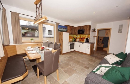Ellmau Apartment | Top Rated Apartment Hirsch with Spa & Kitchen Amenities