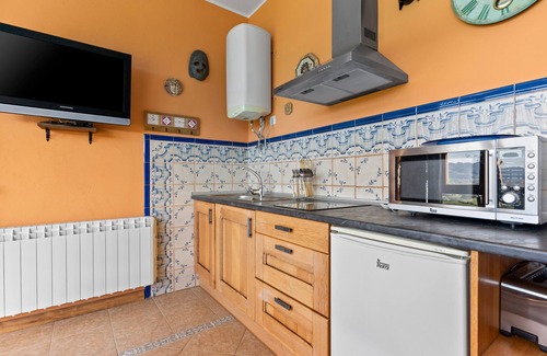 Villaviciosa Apartment | Apartment 'Historia' with Mountain View, Shared Terrace and Wi-Fi
