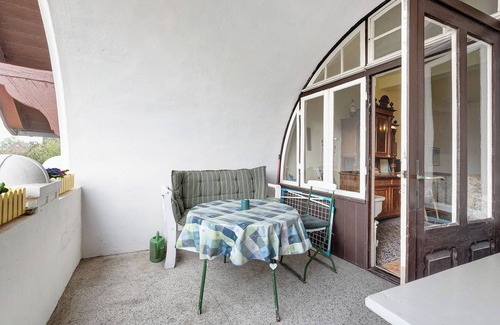 Brodersdorf Apartment | Cozy Apartment 'Hof Voege Ferienwohnung 3' with Ocean View