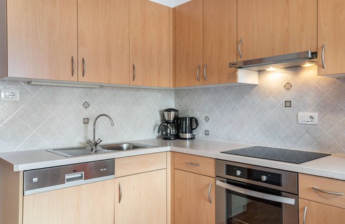 Chifa Apartment | Inviting Apartment 'Hofblick': Mountain View & Private Terrace