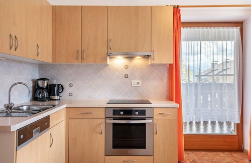 Chifa Apartment | Inviting Apartment 'Hofblick': Mountain View & Private Terrace