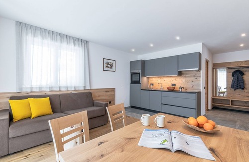 Villnoss Apartment | Cozy Apartment with Private Garden and Ocean View