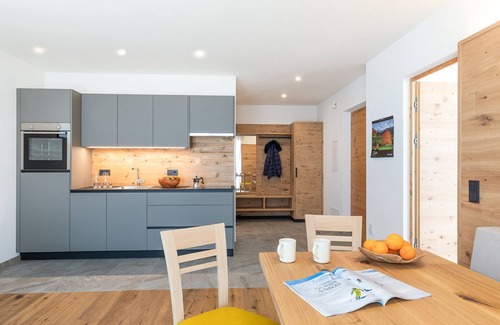Villnoss Apartment | Cozy Apartment with Private Garden and Ocean View