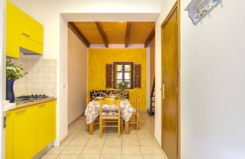 Fetovaia Apartment | Inviting Apartment Home "Simona Giardino" with Ocean View