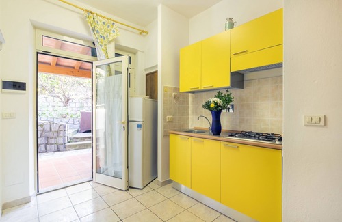 Fetovaia Apartment | Inviting Apartment Home "Simona Giardino" with Ocean View