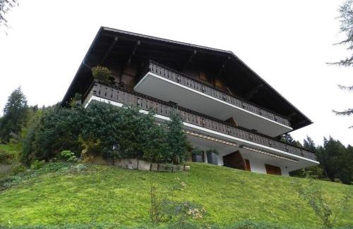 Saanen Apartment | Family-Friendly Stay at Apartment Hornflue - Baumann by Interhome