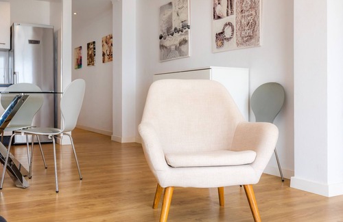 S'illot Apartment | Apartment 'Hostal Antic Apartamento 102' with Balcony, Wi-Fi and Air Conditioning