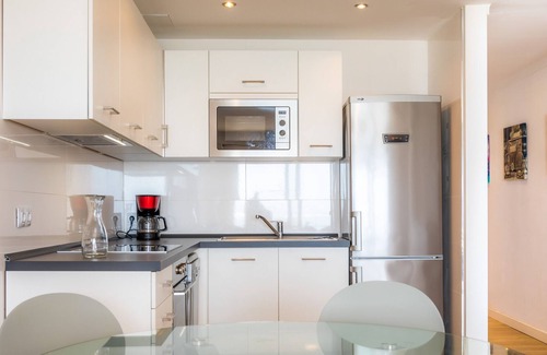 S'illot Apartment | Apartment 'Hostal Antic Apartamento 102' with Balcony, Wi-Fi and Air Conditioning
