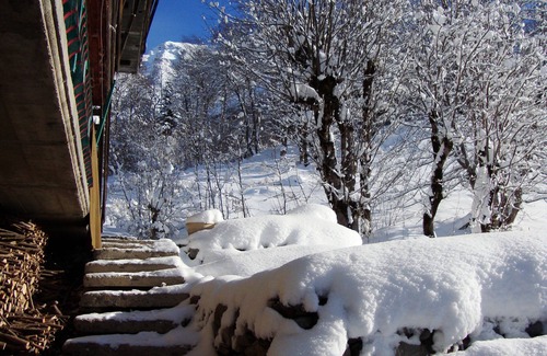 Montaimont Apartment | Spacious Apartment for 12 in Champfol with Great Amenities