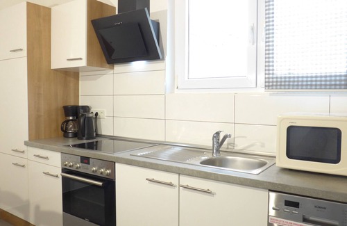 Burbach Apartment | Explore Apartment House: Modern Retreat in Saarbrücken