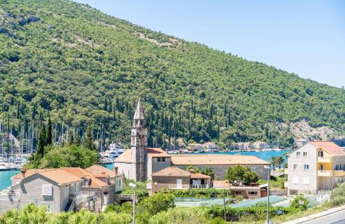 Rozat Apartment | Serene Apartment House of Artichoke with Sea View in Dubrovnik