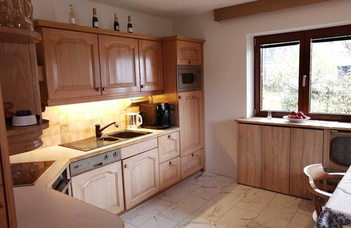 Goetzens House | Ocean View Retreat - Family-Friendly Paradise Apartments