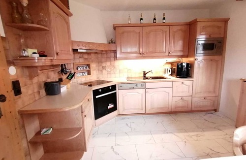 Goetzens House | Ocean View Retreat - Family-Friendly Paradise Apartments