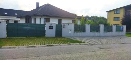 Svaty Kriz Apartment | Tranquil Apartment House with Sauna & Jacuzzi in Svätý Kríž