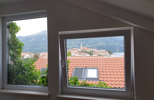 Cove Tri Zala (Zrnovo) House | Perfectly Located Apartment Keti with Ocean View in Korcula