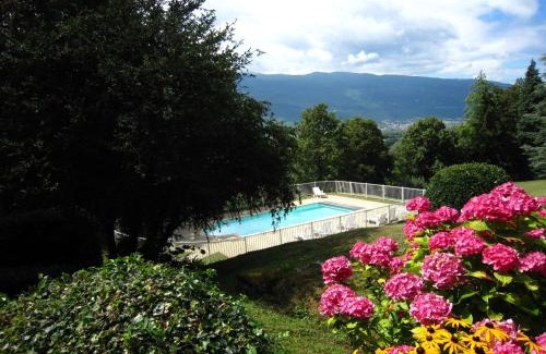 Serrieres-en-Chautagne House | Relaxing Apartment in Serrieres en Chautagne with Pool