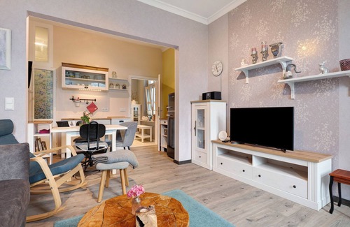 Altenbruch Apartment | Apartment 'Ida' with Private Terrace, Shared Garden and Wi-Fi