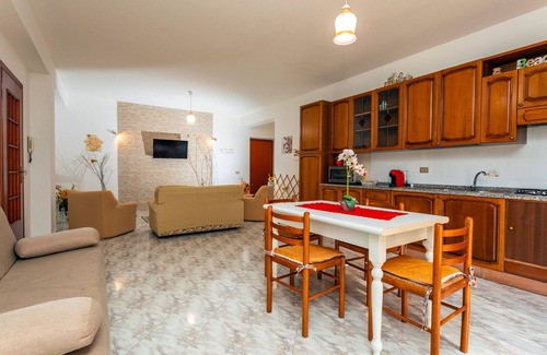 Fondachello Apartment | Apartment 'Il Giardino Delle Ninfe' with Mountain View, Wi-Fi and Air Conditioning