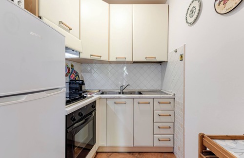 Giugnano Apartment | Idyllic Apartment 'Il Nido Toscano' with Mountain View