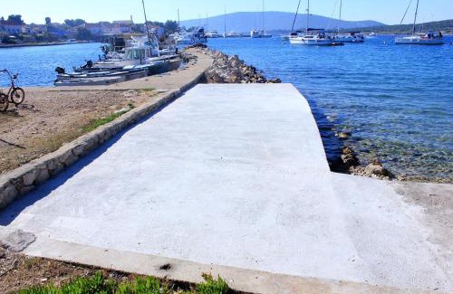 Ilovik Apartment | Pet & Child Friendly Stay at Apartment Ilovik 8069a
