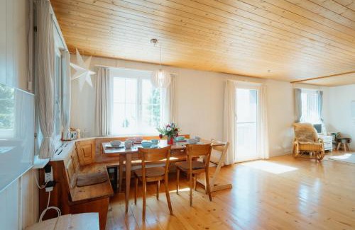 Amden Apartment | Cozy Apartment in Chalet zum Rad - Pet & Child Friendly
