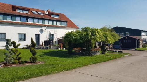 Erfurt Apartment | Cozy Apartment in Nature with Easy City Access
