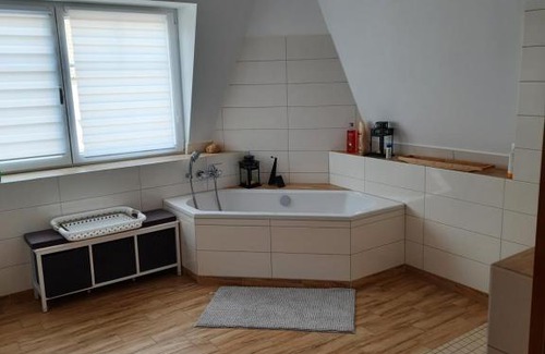 Bestensee Villa | Cozy Apartment by Lake and Forest with Large Garden Retreat