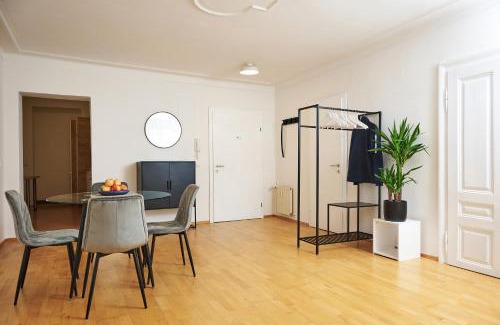 Ried im Innkreis Apartment | Prime Apartment in Ried im Innkreis with Hot Tub Access