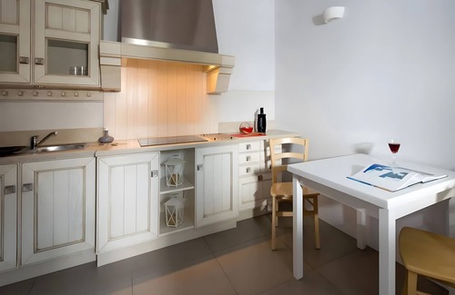 Psathi House | Apartment In A Hotel 'Echinousa Kimolos Maisonette no1' with Mountain View