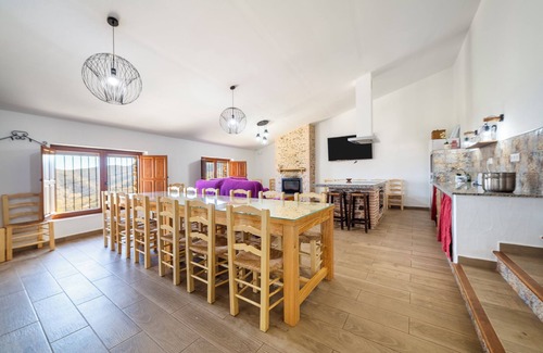Laroya House | Apartment In A Hotel 'Los Moreno' with Mountain View, Wi-Fi