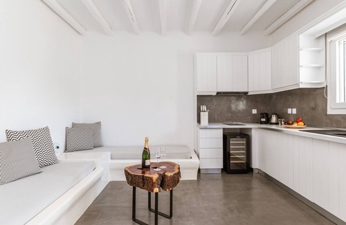 Kato Fellos Apartment | Discover Ow Andros Luxury Suites: Mountain View & Terrace