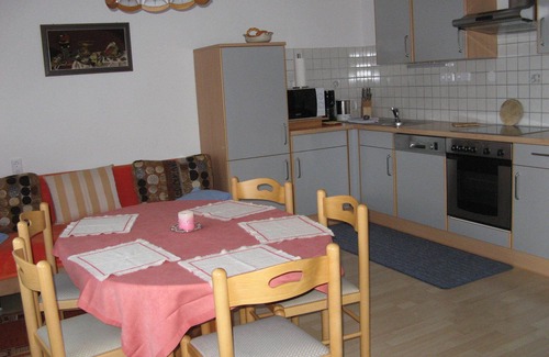 Pfarrwerfen Apartment | Idyllic Apartment by Tennengebirge with Pool & Breakfast