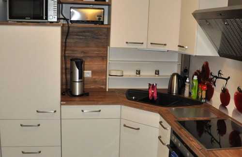 Wenigenjena Apartment | Cozy Apartment in Jena Ost with Pool & Transport Access
