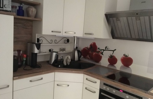 Wenigenjena Apartment | Cozy Apartment in Jena Ost with Pool & Transport Access