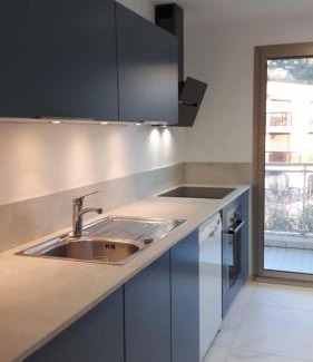 California - Pezou Apartment | Oceanfront Apartment with Pool & Wifi - Guest Rated 9.7/10