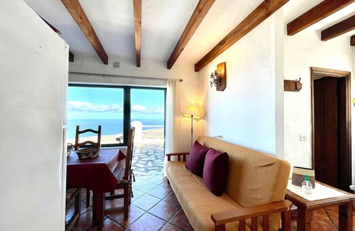 Tigaday Cottage | Scenic Ocean View Apartment with Pool and Spa Amenities