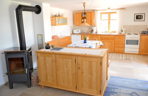 Maierhofen Apartment | Scenic Apartment Overlooking Nature with Pool & Ocean View