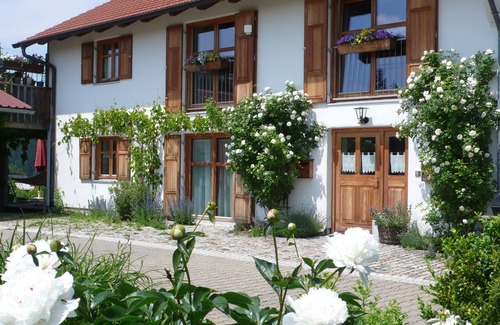 Maierhofen Apartment | Scenic Apartment Overlooking Nature with Pool & Ocean View
