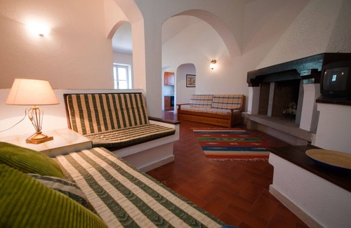 Giannella House | Cozy Apartment Near Giannell Beach with Pool and Ocean View