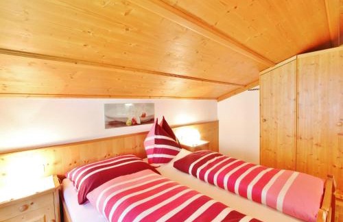 Muhlbach im Pinzgau Apartment | Cozy Apartment in Bramberg am Wildkogel with Balcony