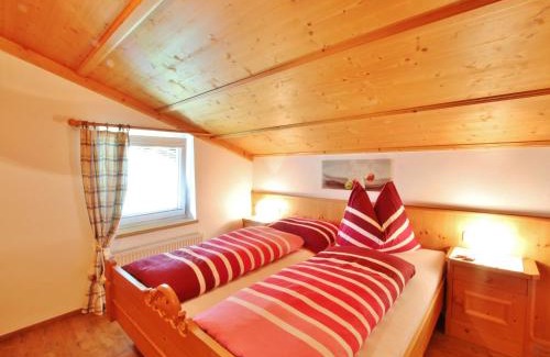 Muhlbach im Pinzgau Apartment | Cozy Apartment in Bramberg am Wildkogel with Balcony