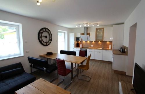 Mauthen Villa | Beautiful Apartment in Carinthia by Lake Pressegger