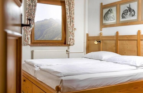 Matrei in Osttirol Apartment | Cozy Apartment in Matrei: Pet-Friendly with Spa & Kitchen