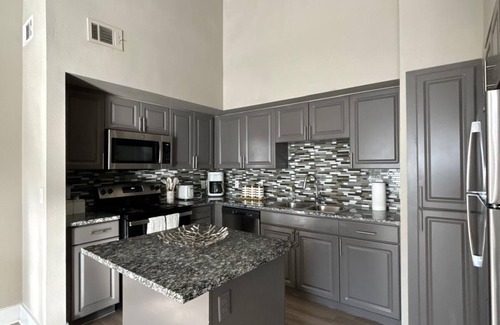 Four Points Apartment | Apartment in Austin