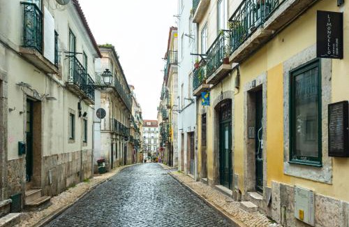 Encarnacao Apartment | Explore Bairro Alto: Cozy Apartment for Family Getaways