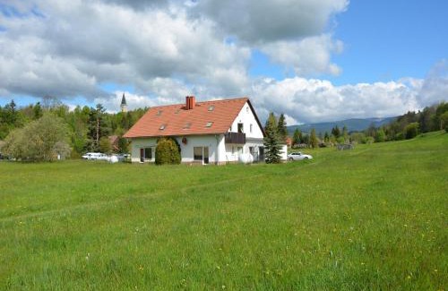Dolni Lanov Apartment | Charming Apartment in Bohemian with Private Terrace & Pets Welcome