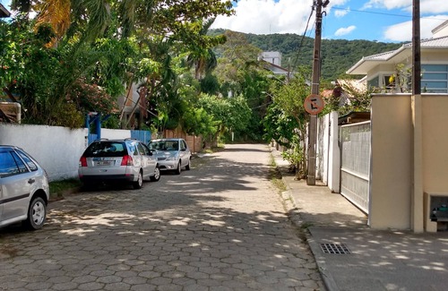 Lagoa da Conceicao House | Pet-Friendly Apartment in Lagoa da Conceição with Pool
