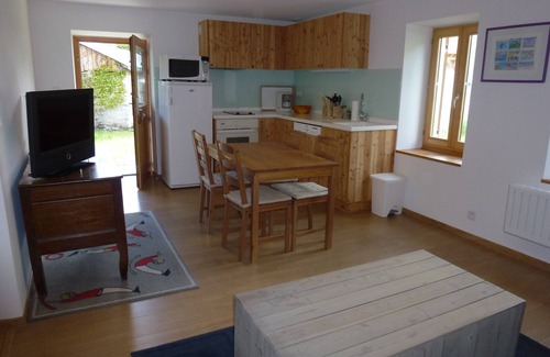 La Roche-de-Rame Apartment | Tranquil Retreat: Apartment by the Lake, Guest Rated 9.8