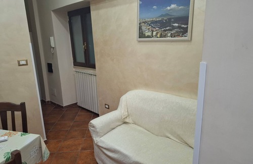 Naples Apartment | Apartment in capodichino 5 minutes from the airport and 10 minutes from the station